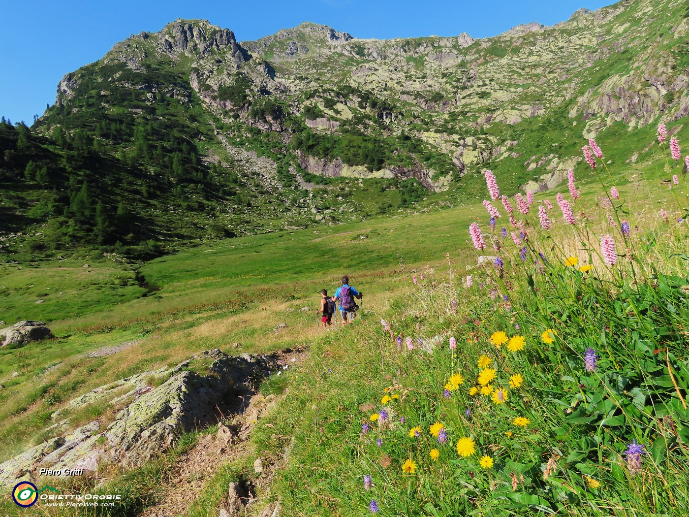 15 Ci abbassiamo al Piano dell'acqua nera (1780 m).JPG